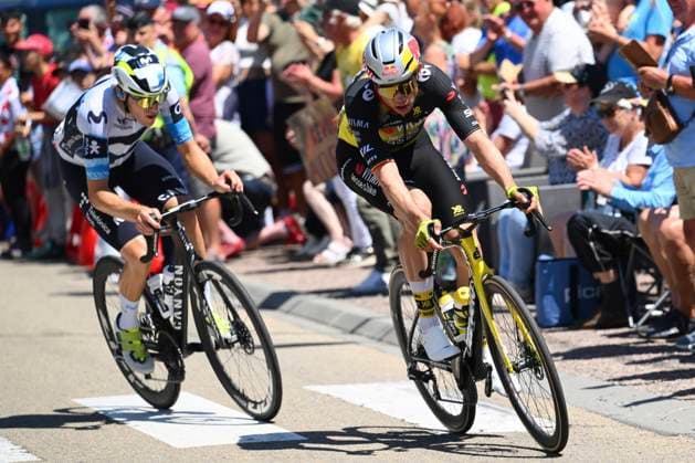 Tour de France 2025 Stage 6 VIRE NORMANDIE, FRANCE - JULY 10 : Van Aert Wout (BEL) of Team Visma Lease a Bike and Castillo Pablo (ESP) of Movistar Team during stage 6 of the 112th edition of Tour de France an UCI World Tour 2.UWT cycling road race stage for Men Elite of 201 km with start in Bayeux and finish in Vire Normandie on July 10, 2025 in Vire Normandie, France, 10 07 2025 ( Motordriver Kenny Verfaillie - Vire Normandie France  Copyright: xVincentxKalutx