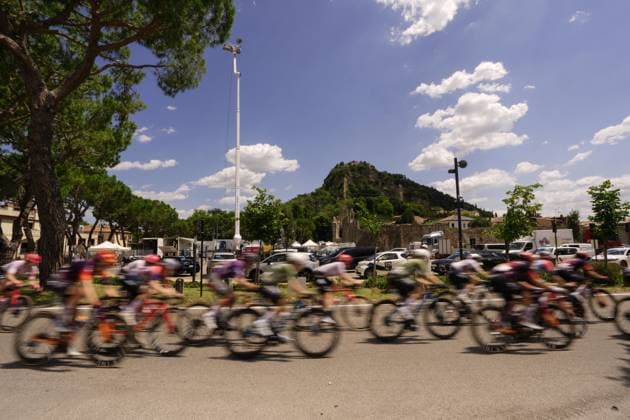 The pack riders during the 5th stage of the Giro dÕItalia Women, from Mirano to Monselice, Italy Thursday, July 10, 2025. - cycling .  Copyright: xMassimoxPaolone LaPressex