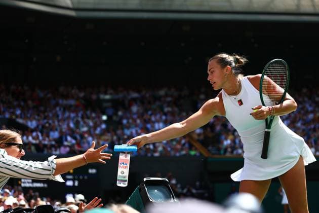 Aryna Sabalenka hands a bottle of water and an icepack to someone in the crowd after a medical emergency Wimbledon Tennis Championships, Day 11, The All England Lawn Tennis and Croquet Club, London, UK - 10 Jul 2025London The All England Lawn Tennis and United Kingdom  Copyright: xJamesxMarsh Shutterstockx 15390590y