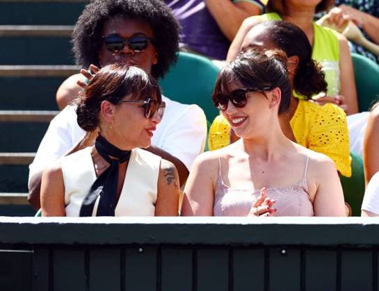 Pearl Lowe and Daisy Lowe watching the action on Centre Court Wimbledon Tennis Championships, Day 11, The All England Lawn Tennis and Croquet Club, London, UK - 10 Jul 2025London The All England Lawn Tennis and United Kingdom  Copyright: xJamesxMarsh Shutterstockx 15390590bu