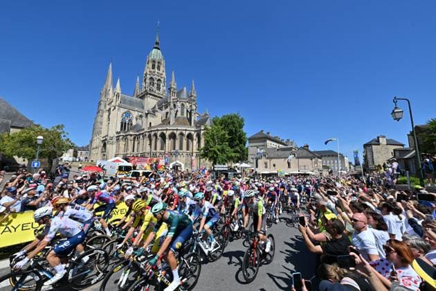 Tour de france 2025 PHOTOPQR OUEST FRANCE Stéphane Geufroi ; Bayeux ; 10 07 2025 ; Cyclisme - Tour de France 2025 6ème étape Bayeux - Vire Depart de Bayeux stage six of the 2025 Tour de France cycling, from Bayeux to Vire Normandie (201 km), on Thursday 10 July 2025 in France. Bayeux France  Copyright: xPHOTOPQR OUESTxFRANCE MAXPPPxStéphanexGeufroix 20250710OFR1753 20250710OFR1753