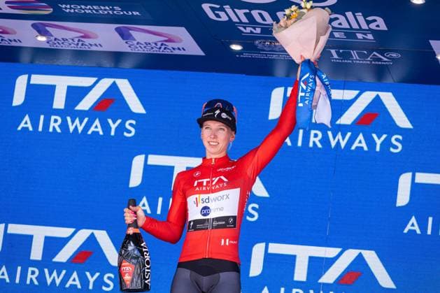 CICLISMO - Giro d Italia - Giro d Italia Women - Stage 5 - Mirano Monselice Lorena Wiebes gets the Red Jersey during Giro d Italia Women - Stage 5 - Mirano Monselice, Giro d Italia race in Monselice, Italy, July 10 2025 Monselice Italy  Copyright: xIPAxSport ABACAx