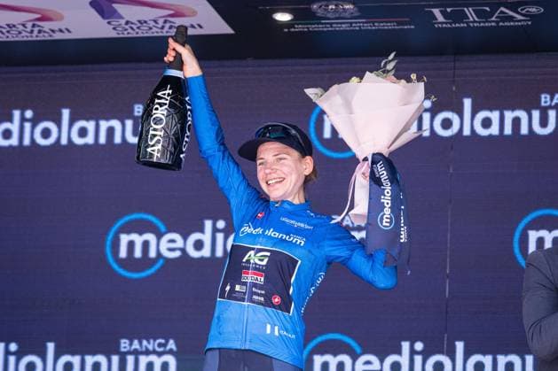 CICLISMO - Giro d Italia - Giro d Italia Women - Stage 5 - Mirano Monselice Sarah Gigante keeps the Blue Jersey after the 5th stage during Giro d Italia Women - Stage 5 - Mirano Monselice, Giro d Italia race in Monselice, Italy, July 10 2025 Monselice Italy  Copyright: xIPAxSport ABACAx