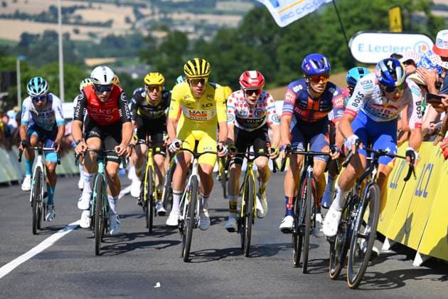 Tour de France 2025 Stage 6 VIRE NORMANDIE, FRANCE - JULY 10 : Pogacar Tadej (SLO) of UAE Team Emirates, Vingegaard Jonas (DEN) of Team Visma Lease a Bike during stage 6 of the 112th edition of Tour de France an UCI World Tour 2.UWT cycling road race stage for Men Elite of 201 km with start in Bayeux and finish in Vire Normandie on July 10, 2025 in Vire Normandie, France, 10 07 2025 ( Motordriver Kenny Verfaillie - Vire Normandie France  Copyright: xVincentxKalutx