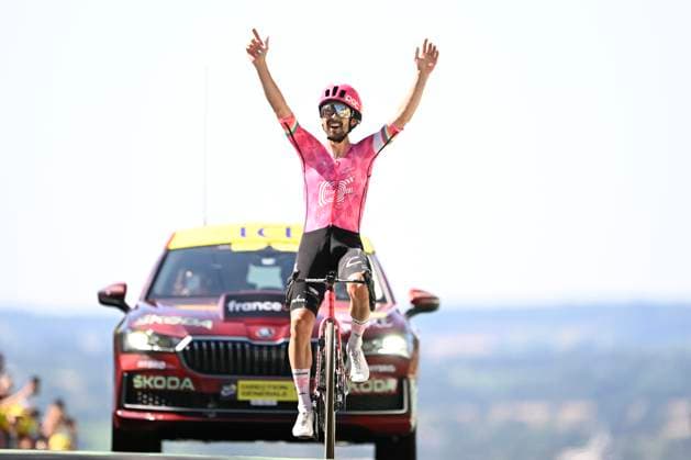 Tour de France 2025 Stage 6 VIRE NORMANDIE, FRANCE - JULY 10 : Healy Ben (IRL) of EF Education - Easypost wins during stage 6 of the 112th edition of Tour de France an UCI World Tour 2.UWT cycling road race stage for Men Elite of 201 km with start in Bayeux and finish in Vire Normandie on July 10, 2025 in Vire Normandie, France, 10 07 2025 ( Motordriver Kenny Verfaillie - Vire Normandie France  Copyright: xJanxDexMeuleneirx
