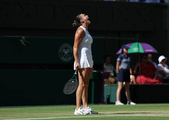 9th July 2025; All England Lawn Tennis and Croquet Club, London, England; Wimbledon Tennis Tournament, Day 10; Aryna Sabalenka (BLR) screaming in anger after losing a game against Amanda Anisimova (USA)  ActionPlus12812134 JohnxPatrickxFletcher