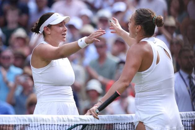 R-L. Aryna Sabalenka gratuliert der Siegerin, Amanda Anisimova, Damen Einzel, Ladies Singles Tennis - Wimbledon 2025 - Grand Slam ITF ATP, Tennis Herren WTA, Tennis Damen - AELTC - London - - Great Britain - 10 July 2025. Copyright: xJuergenxHasenkopfx