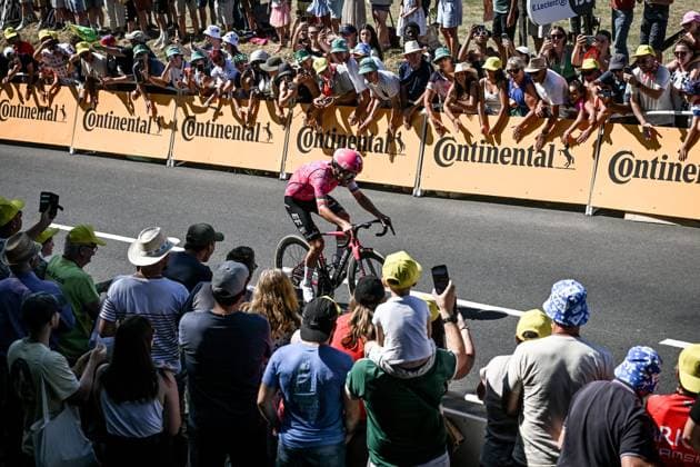 TOUR DE FRANCE 2025 PHOTOPQR OUEST FRANCE Martin ROCHE ; Bayeux ; 10 07 2025 ; Ce jeudi 10 juillet 2025 , la 6e étape du Tour de France 2025 Bayeux - Vire ( Normandie ) Ben Healy ( EF Education-EasyPost ) a remporté l étape devant Quinn Simmons ( Lidl-Trek ) et Michael Storer ( Tudor Pro Cycling ) . Mathieu Van der Poel a récupéré le maillot jaune a Tadej Pogacar ici l arrivée de Ben Healy à Vire Photographe: Martin ROCHE Ouest-France - The 112th edition of the Tour de France starts on Saturday 5 July in Lille, France, and will finish in Paris, France on the 27th of July. July 10, 2025 Stage 6 from Bayeux to Vire Normandie (201 km) Bayeux FRANCE France  Copyright: xPHOTOPQR OUESTxFRANCE MAXPPPxMartinxROCHEx 20250710OFR2476 20250710OFR2476