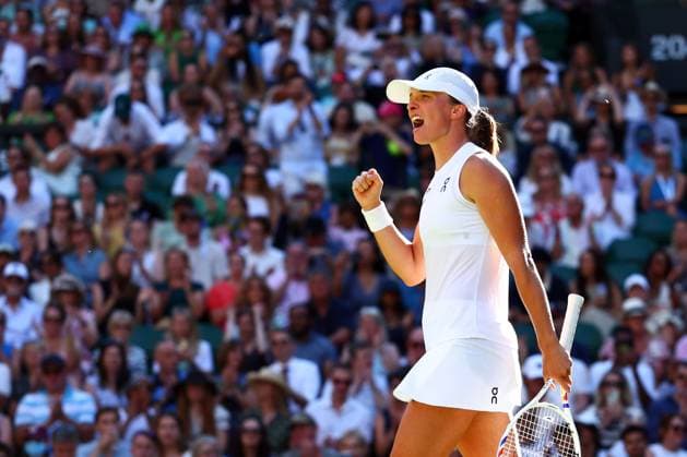 Iga Swiatek celebrates victory in her semi final match Wimbledon Tennis Championships, Day 11, The All England Lawn Tennis and Croquet Club, London, UK - 10 Jul 2025London The All England Lawn Tennis and United Kingdom  Copyright: xJamesxMarsh Shutterstockx 15390590fa