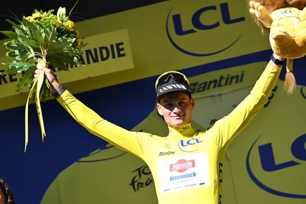 TOUR DE FRANCE 2025 PHOTOPQR OUEST FRANCE Thomas Brégardis Ouest-France ; Vire ; 10 07 2025 ; 10 Juillet 2025 Tour de France 2025. Etape 6, étape Bayeux Vire. Mathieu Van der Poel Alpecin-Deceuninck) qui endosse le maillot jaune à l’issu de l’étape Photo: Thomas Bregardis Ouest-France- French cycling race Tour de France 2024 takes place in july 2025 Vire Calvados France  Copyright: xPHOTOPQR OUESTxFRANCE MAXPPPxThomasxBrégardisx xOuest-Francex 20250710OFR2545 20250710OFR2545