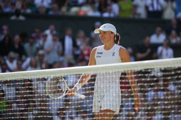 Wimbledon Belinda Bencic vs Iga Swiatek Wimbledon Championships 2025 Day 11, 10 07 25 Ladies’ Singles - Semi Final Centre Court Belinda Bencic vs Iga Swiatek Iga Swiatek wins in straight sets  Copyright: xMarcxAspland ThexTimesx NINTCHDBPICT001008998571