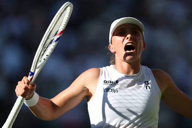 TENIS WIMBLEDON 2025 LONDYN 100725 N Z IGA SWIATEK PO WYGRANIU POLFINALU MARCIN CHOLEWINSKI NEWSPIX.PL TENNIS WIMBLEDON 2025 LONDON 10072025 IGA SWIATEK CELEBRATES OF WINNING THE SEMIFINALS NEWSPIX.PL --- newspix.pl 