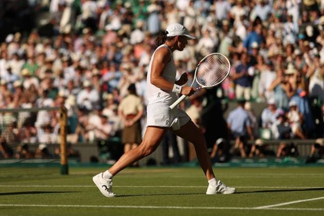 Iga Swiatek during her Semi-Final match Wimbledon Tennis Championships, Day 11, The All England Lawn Tennis and Croquet Club, London, UK - 10 Jul 2025London The All England Lawn Tennis and United Kingdom  Copyright: xEllaxLing Shutterstockx 15390594y