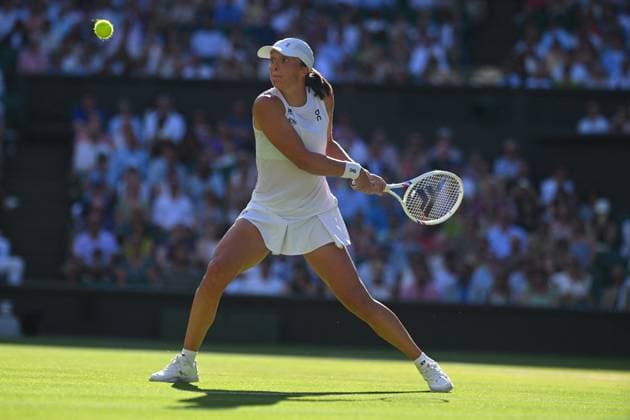 Wimbledon - Semi Final Round Iga Swiatek (POL) during her semi final round match at the 2025 Wimbledon Championships at the AELTC in London, GREAT BRITAIN, on July 10, 2025. Photo by Corinne Dubreuil ABACAPRESS.COM London United Kingdom  Copyright: xDubreuilxCorinne ABACAx