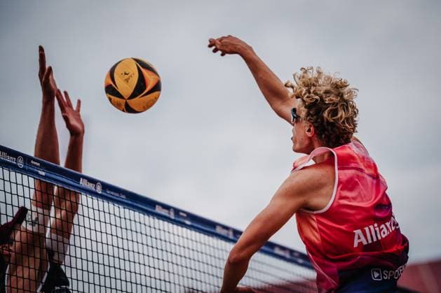 Beachvolleyball Männer Allianz German Beach Tour 2025 Tourstop München 10.07.2025 Tamo Wüst beim Angriff München Zentraler Hochschulsport Münche Bayern Deutschland