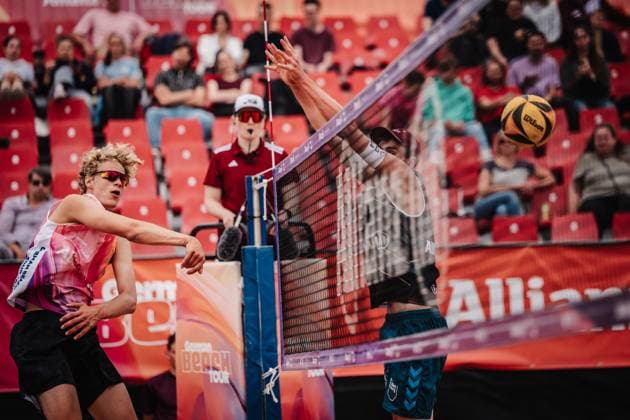 Beachvolleyball Männer Allianz German Beach Tour 2025 Tourstop München 10.07.2025 Tamo Wüst beim Angriff München Zentraler Hochschulsport Münche Bayern Deutschland
