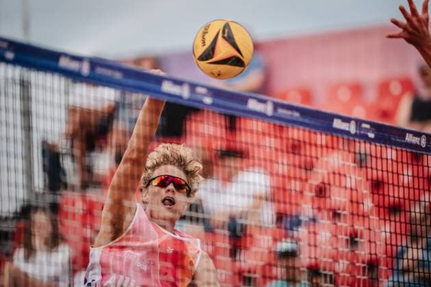 Beachvolleyball Männer Allianz German Beach Tour 2025 Tourstop München 10.07.2025 Tamo Wüst beim Angriff München Zentraler Hochschulsport Münche Bayern Deutschland