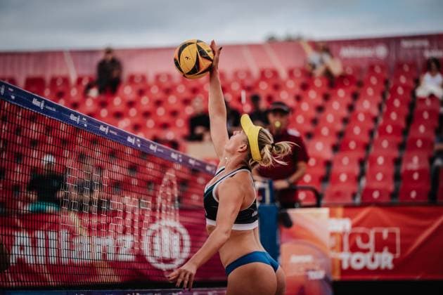 Beachvolleyball Frauen Allianz German Beach Tour 2025 Tourstop München 10.07.2025 Chenoa Christ beim Angriff München Zentraler Hochschulsport Münche Bayern Deutschland