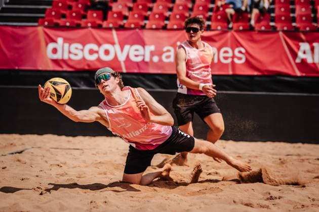 Beachvolleyball Männer Allianz German Beach Tour 2025 Tourstop München 10.07.2025 Malte Höppner springt zum Ball München Zentraler Hochschulsport Münche Bayern Deutschland