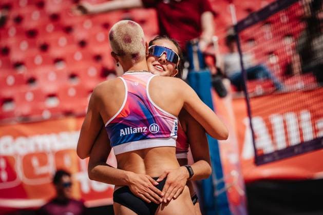 Beachvolleyball Frauen Allianz German Beach Tour 2025 Tourstop München 10.07.2025 v.l. Mareet Maidhof und Sophia Neuss München Zentraler Hochschulsport Münche Bayern Deutschland