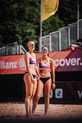 Beachvolleyball Frauen Allianz German Beach Tour 2025 Tourstop München 10.07.2025 v.l. Mareet Maidhof und Sophia Neuss München Zentraler Hochschulsport Münche Bayern Deutschland