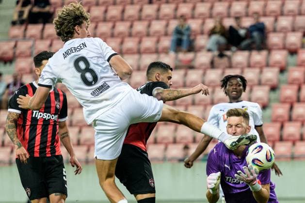 250710 Silas Andersen of Häcken and goalkeeper Ziga Frelih of Spartak Trnava during the UEFA Europa League qualifier football match between Spartak Trnava and Häcken on July 10, 2025 in Trnava. Photo: Mathilda Schuler BILDBYRAN kod MA MA0843 fotboll football soccer fotball uefa europa league europa league spartak trnava häcken bbeng Copyright: MATHILDAxSCHULER BB250710MA082