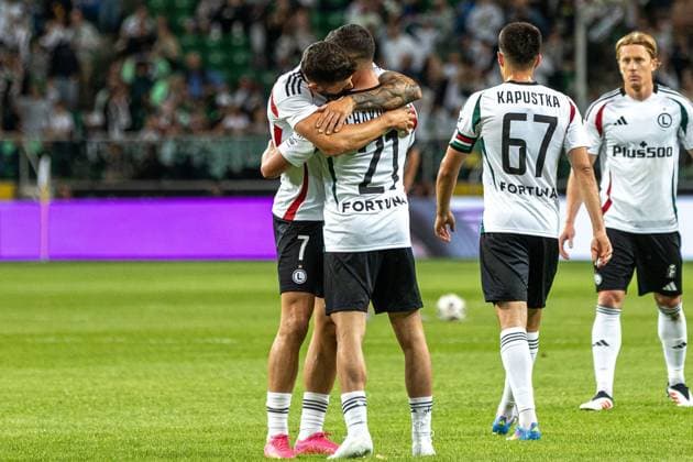 10.07.2025 WARSZAWA PILKA NOZNA LIGA EUROPY UEFA. ELIMINACJE. 1 RUNDA SEZON 2025 2026 - UEFA EUROPA LEAGUE FIRST QUALIFYING ROUND FIRST MATCH : LEGIA WARSAW - FK AKTOBE LEGIA WARSZAWA - FK AKTOBE. NZ. PAWEL WSZOLEK VAHAN BICHAKHCHYAN FOT. ANTONI BYSZEWSKI ARENA AKCJI --- 10.07.2025 WARSAW FOOTBALL. POLAND. UEFA EUROPE LEAGUE. QUALIFYING. 1ST ROUND. LEGIA WARSAW - FK AKTOBE. NEWSPIX.PL --- newspix.pl 