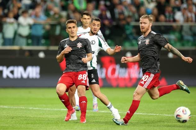 WARSZAWA 10.07.2025 MECZ I RUNDA ELIMINACYJNA LIGA EUROPY SEZON 2025 26: LEGIA WARSZAWA - FK AKTOBE --- UEFA EUROPA LEAGUE FIRST QUALIFYING ROUND MATCH: LEGIA WARSAW - FC AKTOBE BOGDAN VATAJELU WAHAN BICZACHCZJAN NIKITA KORZUN FOT. PIOTR KUCZA FOTOPYK NEWSPIX.PL --- newspix.pl 