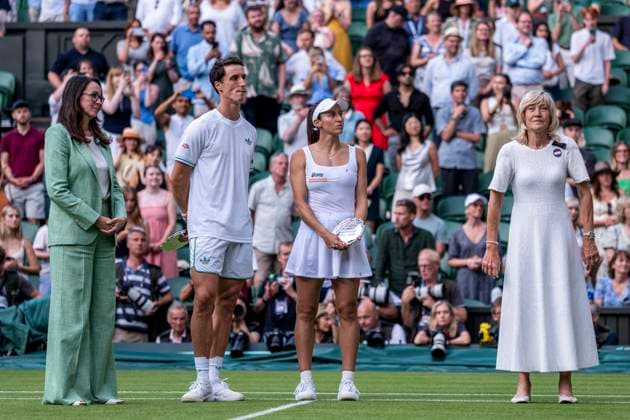 Luisa Stefani and Joe Salisbury with runners up trophies after losing the Wimbledon 2025 Mixed Doubles Final tennis match between Sam Verbeek & Katerina Siniakova v Luisa Stefani & Joe Salisbury at the All England Tennis Club in London, England. (Richard Callis Sports Press Photo SPP) Copyright: xRichardxCallis SportsxPressxPhotox xSPPx spp-en-RiCaPrPh-SPP25_richie_100725-1471103