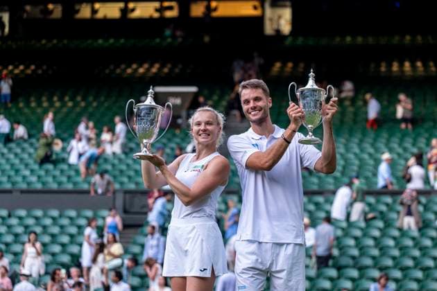 Sam Verbeek and Katerina Siniakova celebrate with trophies after winning the Wimbledon 2025 Mixed Doubles Final tennis match between Sam Verbeek & Katerina Siniakova v Luisa Stefani & Joe Salisbury at the All England Tennis Club in London, England. (Richard Callis Sports Press Photo SPP)  Copyright: xRichardxCallis SportsxPressxPhotox xSPPx spp-en-RiCaPrPh-SPP25_richie_100725-1480124