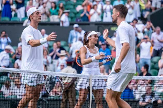 Players meet at the net after Sam Verbeek and Katerina Siniakova win the Wimbledon 2025 Mixed Doubles Final tennis match between Sam Verbeek & Katerina Siniakova v Luisa Stefani & Joe Salisbury at the All England Tennis Club in London, England. (Richard Callis Sports Press Photo SPP) Copyright: xRichardxCallis SportsxPressxPhotox xSPPx spp-en-RiCaPrPh-SPP25_richie_100725-1470739
