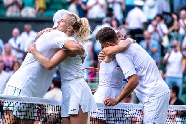 Players meet at the net after Sam Verbeek and Katerina Siniakova win the Wimbledon 2025 Mixed Doubles Final tennis match between Sam Verbeek & Katerina Siniakova v Luisa Stefani & Joe Salisbury at the All England Tennis Club in London, England. (Richard Callis Sports Press Photo SPP) Copyright: xRichardxCallis SportsxPressxPhotox xSPPx spp-en-RiCaPrPh-SPP25_richie_100725-1470759