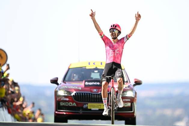 Tour de France 2025 Stage 6 VIRE NORMANDIE, FRANCE - JULY 10 : Healy Ben (IRL) of EF Education - EasyPost during stage 6 of the 112th edition of Tour de France an UCI World Tour 2.UWT cycling road race stage for Men Elite of 201 km with start in Bayeux and finish in Vire Normandie on July 10, 2025 in Vire Normandie, France, 10 07 2025 ( Motordriver Kenny Verfaillie - Vire Normandie France  Copyright: xJanxDexMeuleneirx