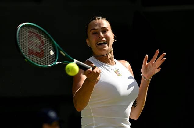 (250711) -- LONDON, July 11, 2025 -- Aryna Sabalenka hits a return during the women s singles semifinal match between Aryna Sabalenka of Belarus and Amanda Anisimova of the United States at the Wimbledon Tennis Championships in London, Britain, July 10, 2025. ) (SP)BRITAIN-LONDON-TENNIS-WIMBLEDON-WOMEN S SINGLES LixYing 