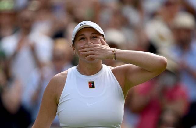 (250711) -- LONDON, July 11, 2025 -- Amanda Anisimova reacts after the women s singles semifinal match between Aryna Sabalenka of Belarus and Amanda Anisimova of the United States at the Wimbledon Tennis Championships in London, Britain, July 10, 2025. ) (SP)BRITAIN-LONDON-TENNIS-WIMBLEDON-WOMEN S SINGLES LixYing 