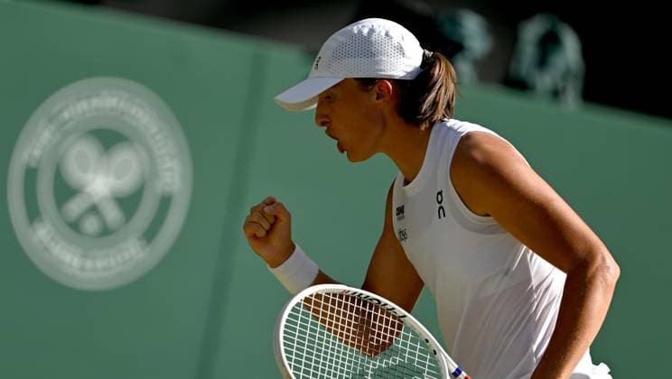 (250711) -- LONDON, July 11, 2025 -- Iga Swiatek celebrates during the women s singles semifinal match between Iga Swiatek of Poland and Belinda Bencic of Switzerland at the Wimbledon Tennis Championships in London, Britain, July 10, 2025. ) (SP)BRITAIN-LONDON-TENNIS-WIMBLEDON-WOMEN S SINGLES LixYing 