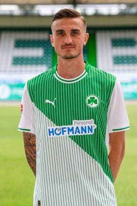 10.07.2025 - SpVgg Greuther Fürth ( Kleeblatt Spielvereinigung ) - 2. BL Fussball Bundesliga - Saison 2025 2026 - Fototermin Porträttermin Vorstellung Präsentation Pressetermin - - Einzelbild Einzelfoto Portrait Porträt Kopfbild - Philipp Ziereis (4, SpVgg Greuther Fürth )