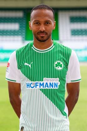 10.07.2025 - SpVgg Greuther Fürth ( Kleeblatt Spielvereinigung ) - 2. BL Fussball Bundesliga - Saison 2025 2026 - Fototermin Porträttermin Vorstellung Präsentation Pressetermin - - Einzelbild Einzelfoto Portrait Porträt Kopfbild - Julian Green (37, SpVgg Greuther Fürth )