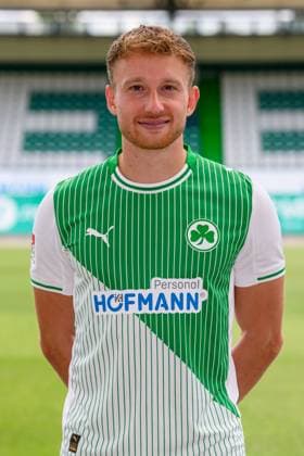 10.07.2025 - SpVgg Greuther Fürth ( Kleeblatt Spielvereinigung ) - 2. BL Fussball Bundesliga - Saison 2025 2026 - Fototermin Porträttermin Vorstellung Präsentation Pressetermin - - Einzelbild Einzelfoto Portrait Porträt Kopfbild - Jannik Dehm ( 23, SpVgg Greuther Fürth )