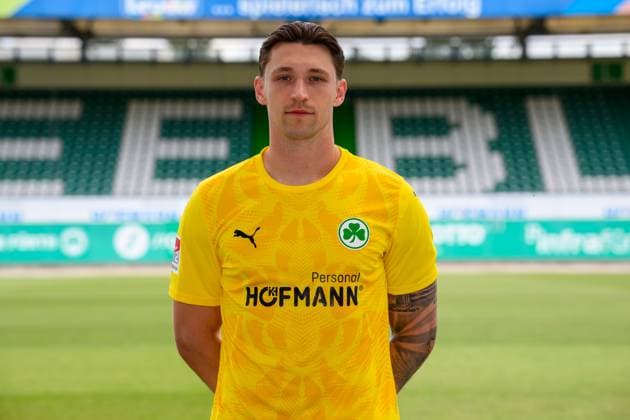 10.07.2025 - SpVgg Greuther Fürth ( Kleeblatt Spielvereinigung ) - 2. BL Fussball Bundesliga - Saison 2025 2026 - Fototermin Porträttermin Vorstellung Präsentation Pressetermin - - Einzelbild Einzelfoto Portrait Porträt Kopfbild - Nils Körber (1, SpVgg Greuther Fürth )