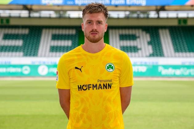 10.07.2025 - SpVgg Greuther Fürth ( Kleeblatt Spielvereinigung ) - 2. BL Fussball Bundesliga - Saison 2025 2026 - Fototermin Porträttermin Vorstellung Präsentation Pressetermin - - Einzelbild Einzelfoto Portrait Porträt Kopfbild - Pelle Boevink (26, SpVgg Greuther Fürth )