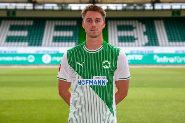 10.07.2025 - SpVgg Greuther Fürth ( Kleeblatt Spielvereinigung ) - 2. BL Fussball Bundesliga - Saison 2025 2026 - Fototermin Porträttermin Vorstellung Präsentation Pressetermin - - Einzelbild Einzelfoto Portrait Porträt Kopfbild - Gian Luca Gian-Luca Itter (27, SpVgg Greuther Fürth )