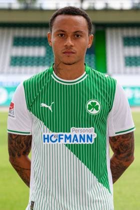 10.07.2025 - SpVgg Greuther Fürth ( Kleeblatt Spielvereinigung ) - 2. BL Fussball Bundesliga - Saison 2025 2026 - Fototermin Porträttermin Vorstellung Präsentation Pressetermin - - Einzelbild Einzelfoto Portrait Porträt Kopfbild - Roberto Massimo (11, SpVgg Greuther Fürth )