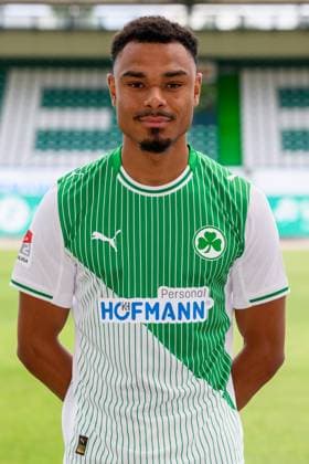 10.07.2025 - SpVgg Greuther Fürth ( Kleeblatt Spielvereinigung ) - 2. BL Fussball Bundesliga - Saison 2025 2026 - Fototermin Porträttermin Vorstellung Präsentation Pressetermin - - Einzelbild Einzelfoto Portrait Porträt Kopfbild - Sacha Banse Bansé (6, SpVgg Greuther Fürth )