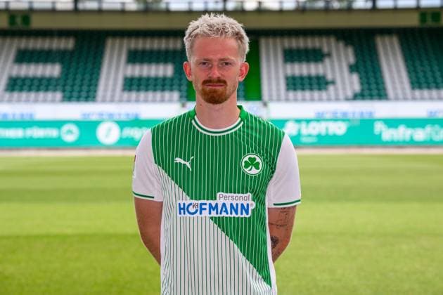 10.07.2025 - SpVgg Greuther Fürth ( Kleeblatt Spielvereinigung ) - 2. BL Fussball Bundesliga - Saison 2025 2026 - Fototermin Porträttermin Vorstellung Präsentation Pressetermin - - Einzelbild Einzelfoto Portrait Porträt Kopfbild - Jomaine Consbruch (14, SpVgg Greuther Fürth )