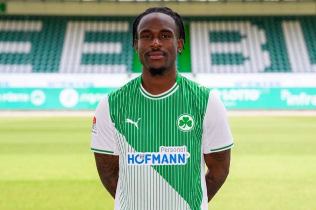 10.07.2025 - SpVgg Greuther Fürth ( Kleeblatt Spielvereinigung ) - 2. BL Fussball Bundesliga - Saison 2025 2026 - Fototermin Porträttermin Vorstellung Präsentation Pressetermin - - Einzelbild Einzelfoto Portrait Porträt Kopfbild - Noel Futkeu (9, SpVgg Greuther Fürth )