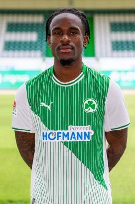 10.07.2025 - SpVgg Greuther Fürth ( Kleeblatt Spielvereinigung ) - 2. BL Fussball Bundesliga - Saison 2025 2026 - Fototermin Porträttermin Vorstellung Präsentation Pressetermin - - Einzelbild Einzelfoto Portrait Porträt Kopfbild - Noel Futkeu (9, SpVgg Greuther Fürth )