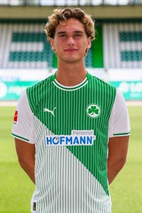 10.07.2025 - SpVgg Greuther Fürth ( Kleeblatt Spielvereinigung ) - 2. BL Fussball Bundesliga - Saison 2025 2026 - Fototermin Porträttermin Vorstellung Präsentation Pressetermin - - Einzelbild Einzelfoto Portrait Porträt Kopfbild - Juan Cabrera (22, SpVgg Greuther Fürth )