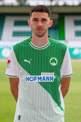 10.07.2025 - SpVgg Greuther Fürth ( Kleeblatt Spielvereinigung ) - 2. BL Fussball Bundesliga - Saison 2025 2026 - Fototermin Porträttermin Vorstellung Präsentation Pressetermin - - Einzelbild Einzelfoto Portrait Porträt Kopfbild - Branimir Hrgota (10, SpVgg Greuther Fürth )
