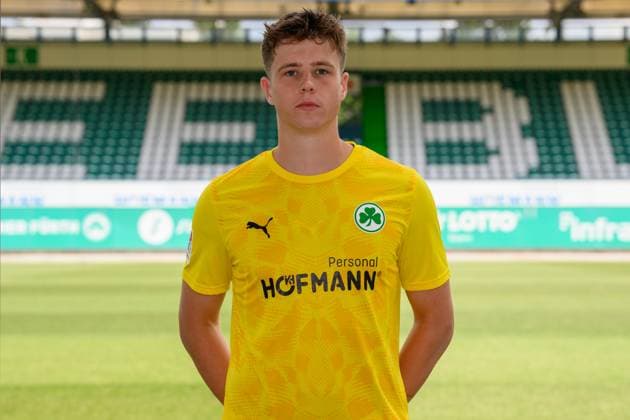 10.07.2025 - SpVgg Greuther Fürth ( Kleeblatt Spielvereinigung ) - 2. BL Fussball Bundesliga - Saison 2025 2026 - Fototermin Porträttermin Vorstellung Präsentation Pressetermin - - Einzelbild Einzelfoto Portrait Porträt Kopfbild - Sebastian Jung ( 31, SpVgg Greuther Fürth )